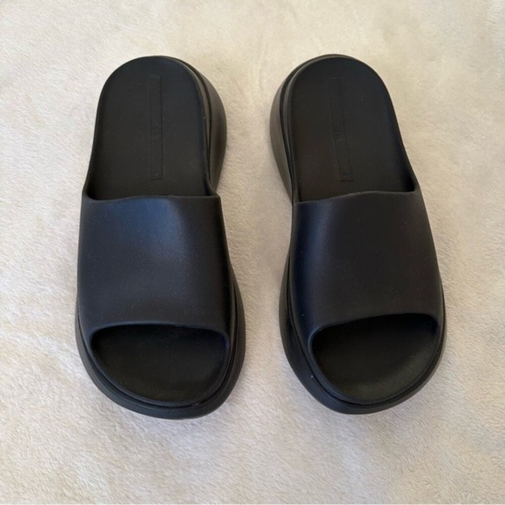 ZARA black rubberized flat sandals size 7.5 NWOT - Picture 4 of 9